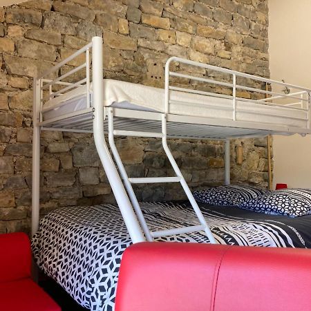 La Chambre Du Tonneau Montigny-sur-l'Ain Exterior foto