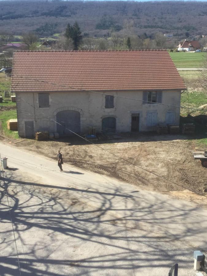 La Chambre Du Tonneau Montigny-sur-l'Ain Exterior foto